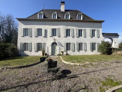 Manor House With Outbuildings with Private Access To The River