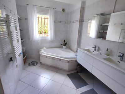 Architect Designed House With Pool And Breathtaking Views