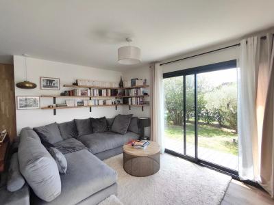 Beautiful Detached House With Pool And Garden