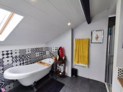 Town House With Courtyard and Garage