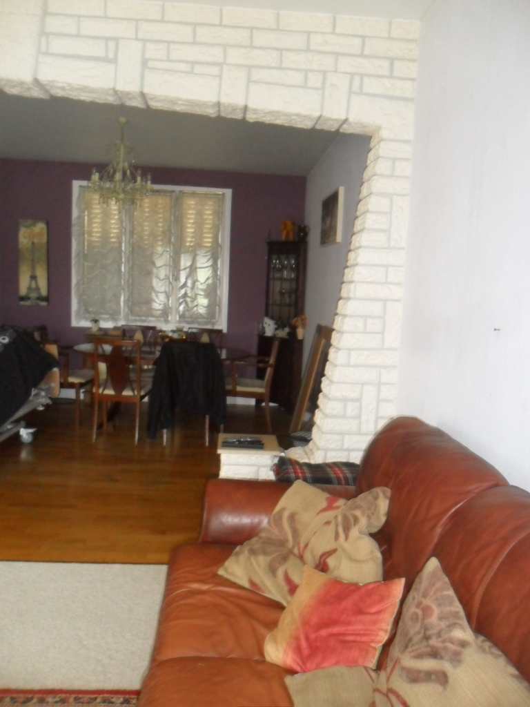 SLD02465 Sold By Cle France