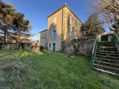 Habitable Detached House with Lovely Garden