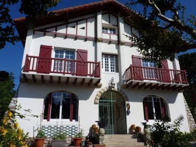 Beautiful House With Guest House And Garden