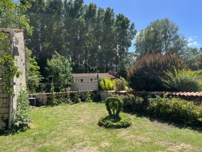 Detached Cottage with Landscaped Garden
