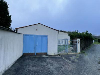 Detached House with Garage and Garden