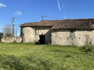 Barn to Renovate in the Countryside