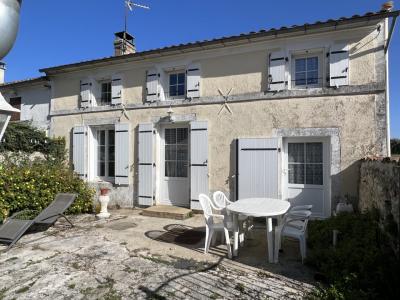 Detached House in Rural Hamlet Location