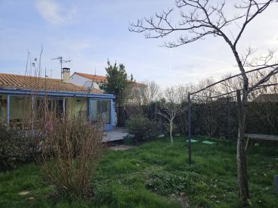 Detached Contemporary House with Garden