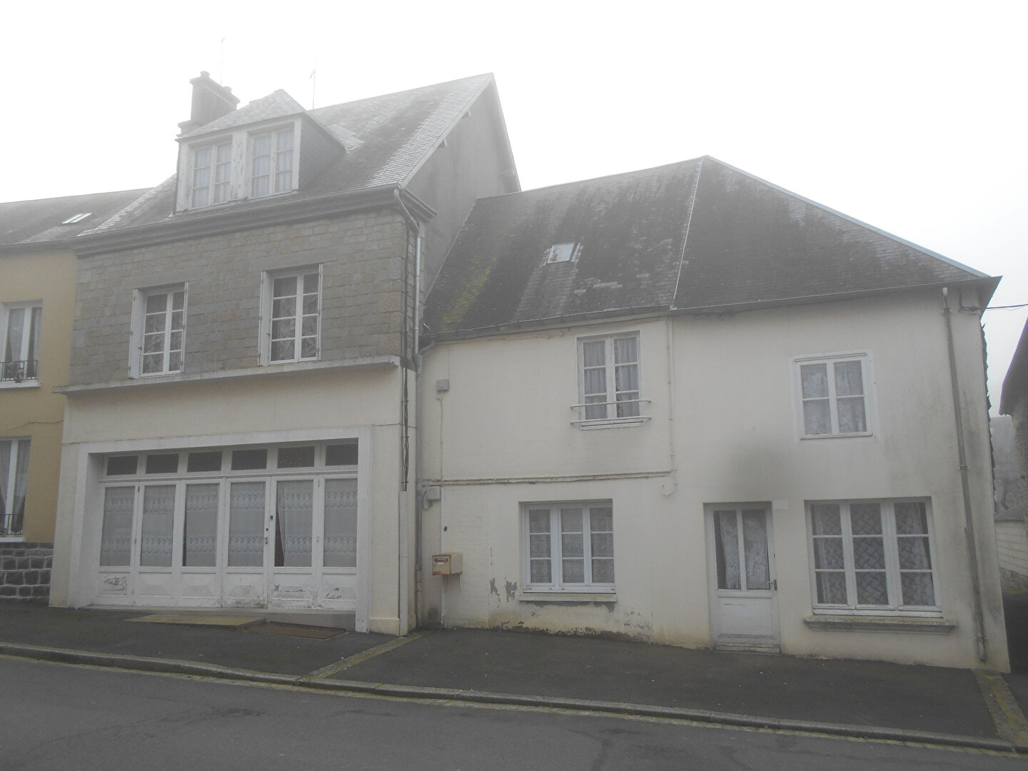 Main Photo of a 4 bedroom  Town House for sale