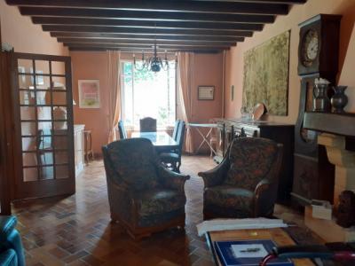 Detached Town House With Adjoining Garden And Garage
