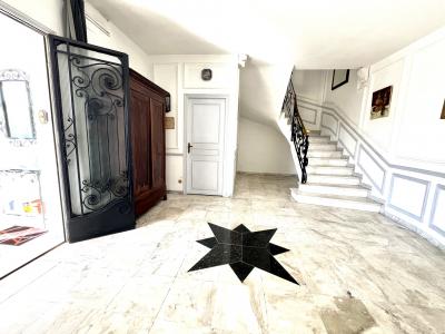 Lovely House with Pool in Garden plus Garage