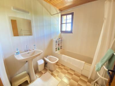 Detached Villa With Swimming Pool Set in 8,000 m2
