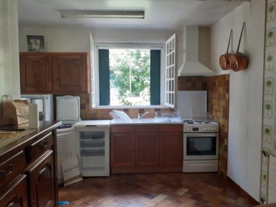 Detached Town House With Adjoining Garden And Garage