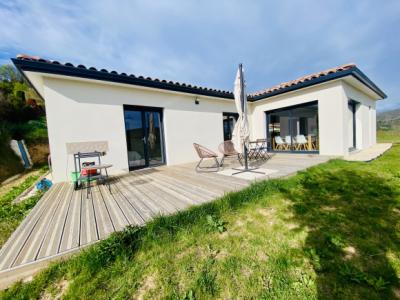 Magnificent Villa With Garage And Garden
