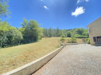 Detached Villa With Swimming Pool Set in 8,000 m2