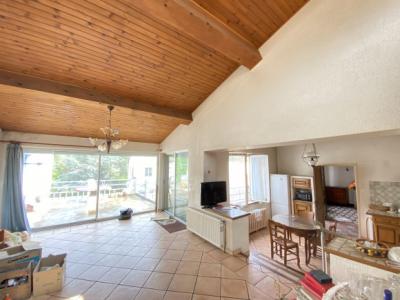 Huge Villa with Garage, Ideal Commercial Location