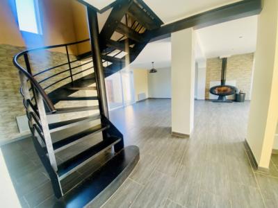 Charming Fully Renovated House With Garden, Swimming Pool, Garages