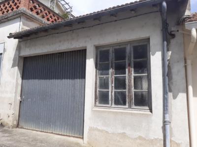 Detached Town House With Adjoining Garden And Garage