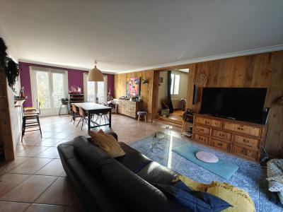 Family Home with Pool in the Middle of Nature