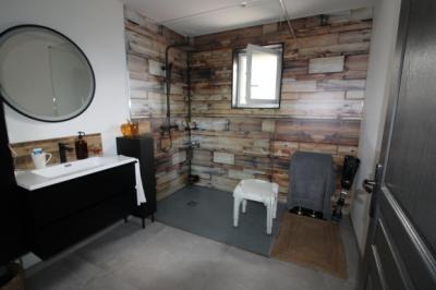 Contemporary Detached House with Swimming Pool