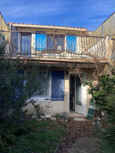 Contemporary Detached House with Swimming Pool