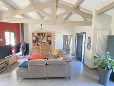 Detached Villa With Pool in Elevated Position