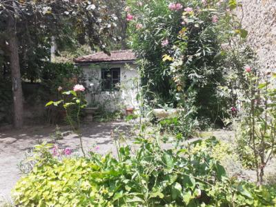 Detached Town House With Adjoining Garden And Garage