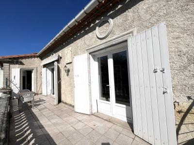 Lovely House with Pool in Garden plus Garage