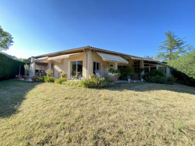 Detached Villa With Large Garden