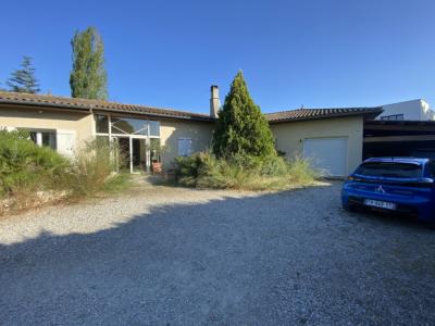 Detached Villa With Large Garden