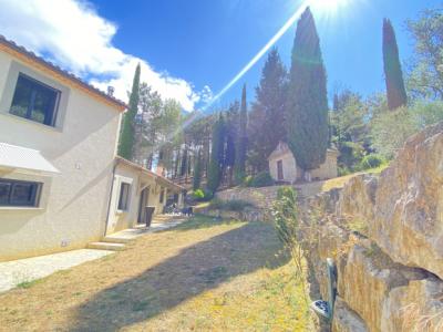 Detached Villa With Pool in Elevated Position