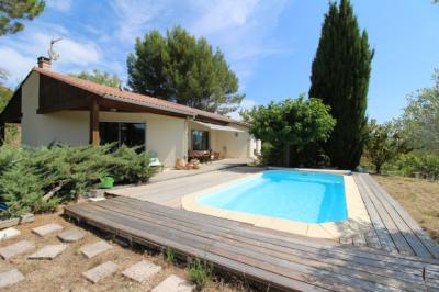 Detached Villa with Swimming Pool