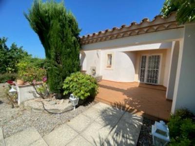 Single-Story Detached Villa with Garden