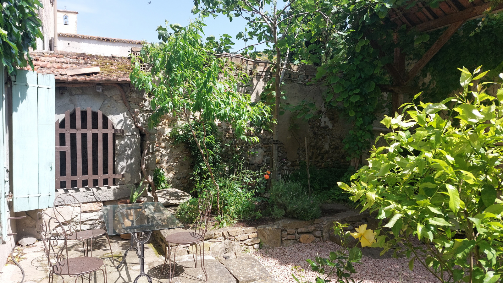 Renovated Villa House With Courtyard Garden