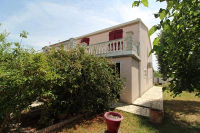 Detached Villa with Lovely Mature Garden