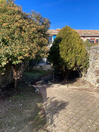 Contemporary Detached House with Swimming Pool