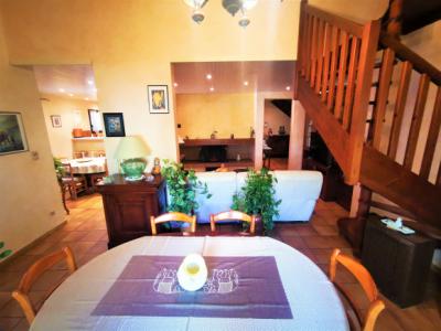 Large Villa With Outbuilding And Quality Services