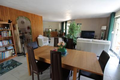 Detached Villa with Swimming Pool