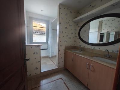 Villa with Garden, Cellar, Hangar, Swimming Pool