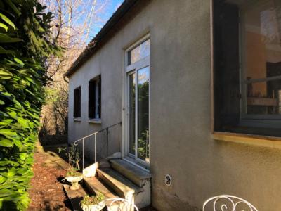 Single Storey Detached Villa with Garden