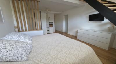 Magnificent House with Swimming Pool and Garage