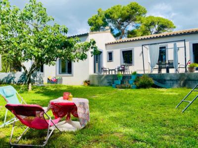 Detached Villa with Landscaped Garden