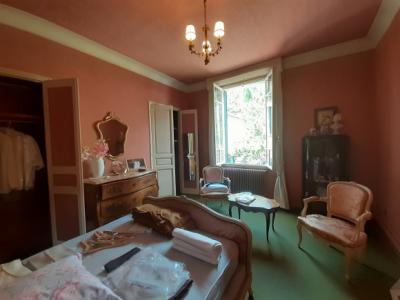 Detached Town House With Adjoining Garden And Garage