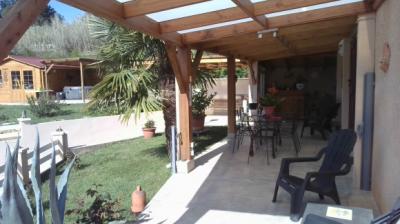 Perfect Single-Story Villa with Garden