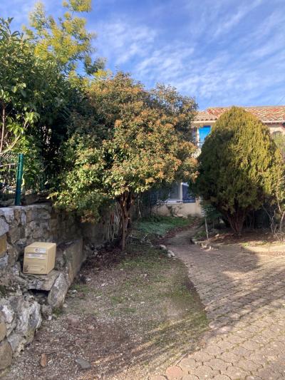 Contemporary Detached House with Swimming Pool