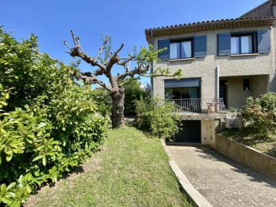 Charming Renovated Townhouse With Garage And Garden