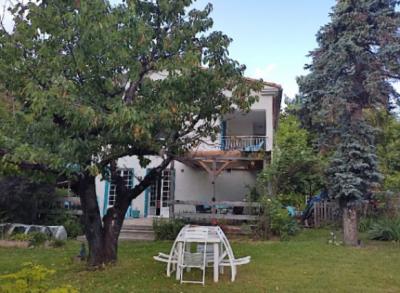 Detached Villa with Apartment and Lovely Garden