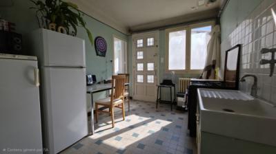 Detached Villa a Stone's Throw From The Town Centre