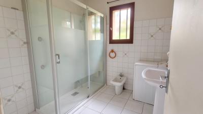 Single Storey Villa With Garden