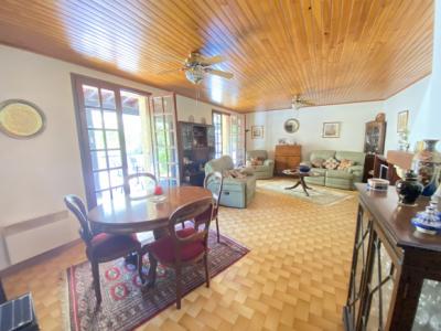 Detached Villa With Swimming Pool Set in 8,000 m2